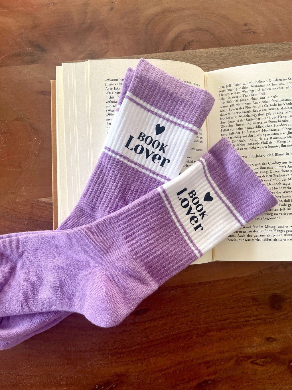 Book Lover Socken, Fliederfarbend